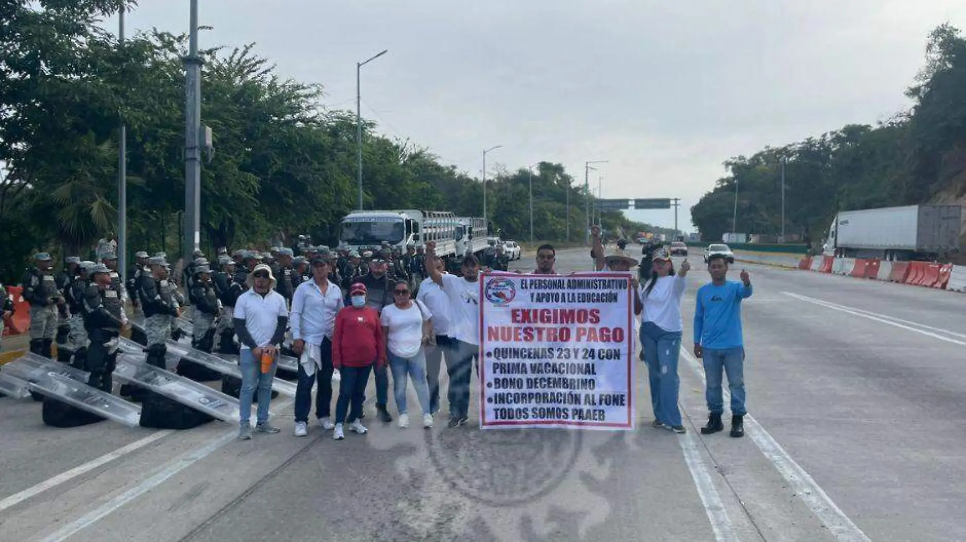 Manifestantes amagan con bloqueo